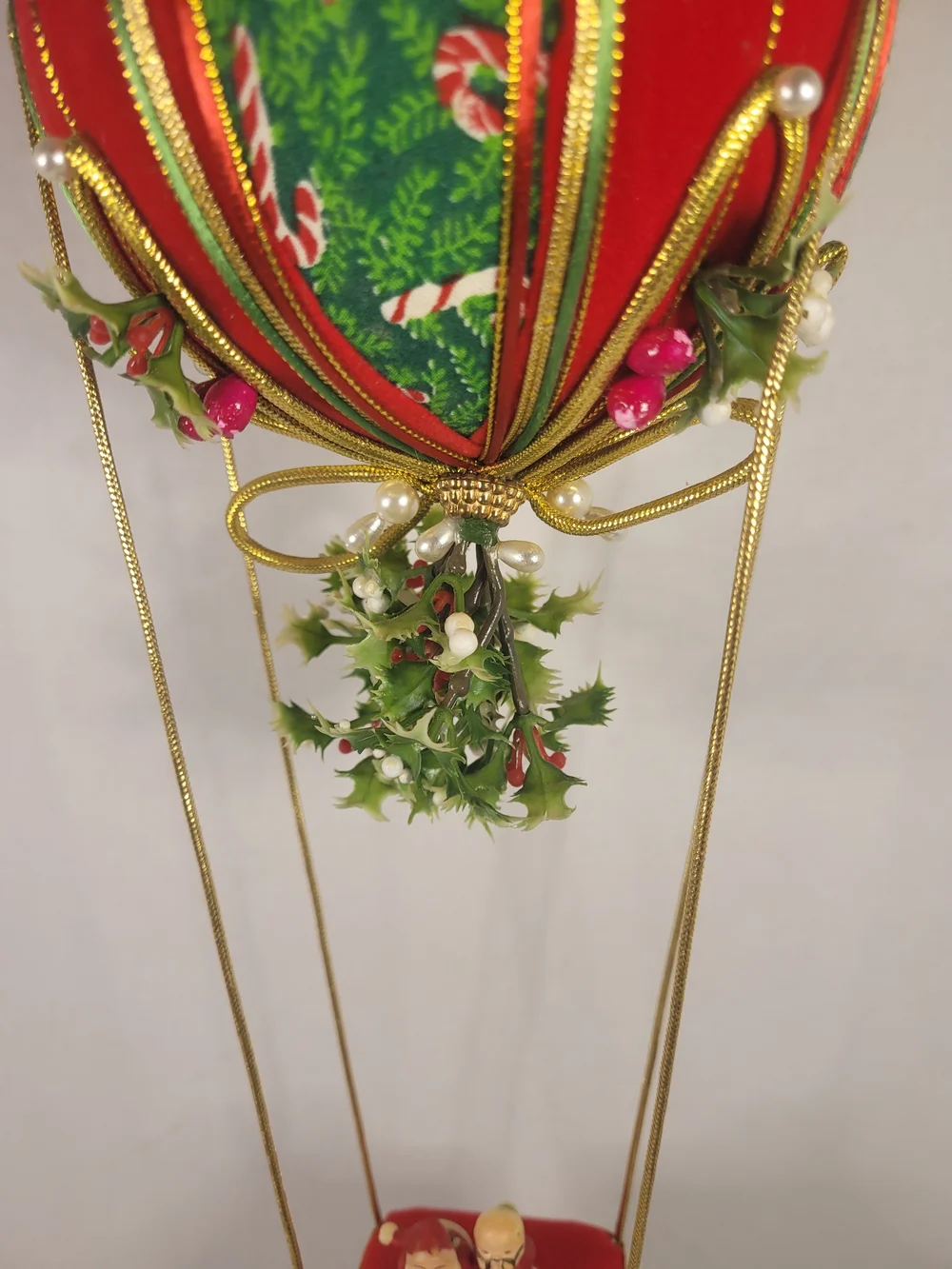 Vintage Christmas Hot Air Balloon Decoration Music Box (U)